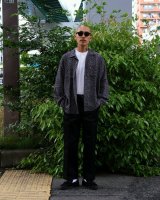 HIDE AND SEEKのオリジナルレオパードシャツを使用したスタイリング