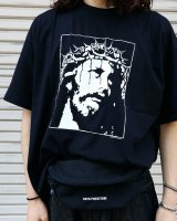 【COOTIE PRODUCTIONS】印象的なグラフィックを落とし込んだ"Print S/S Tee - JESUS"