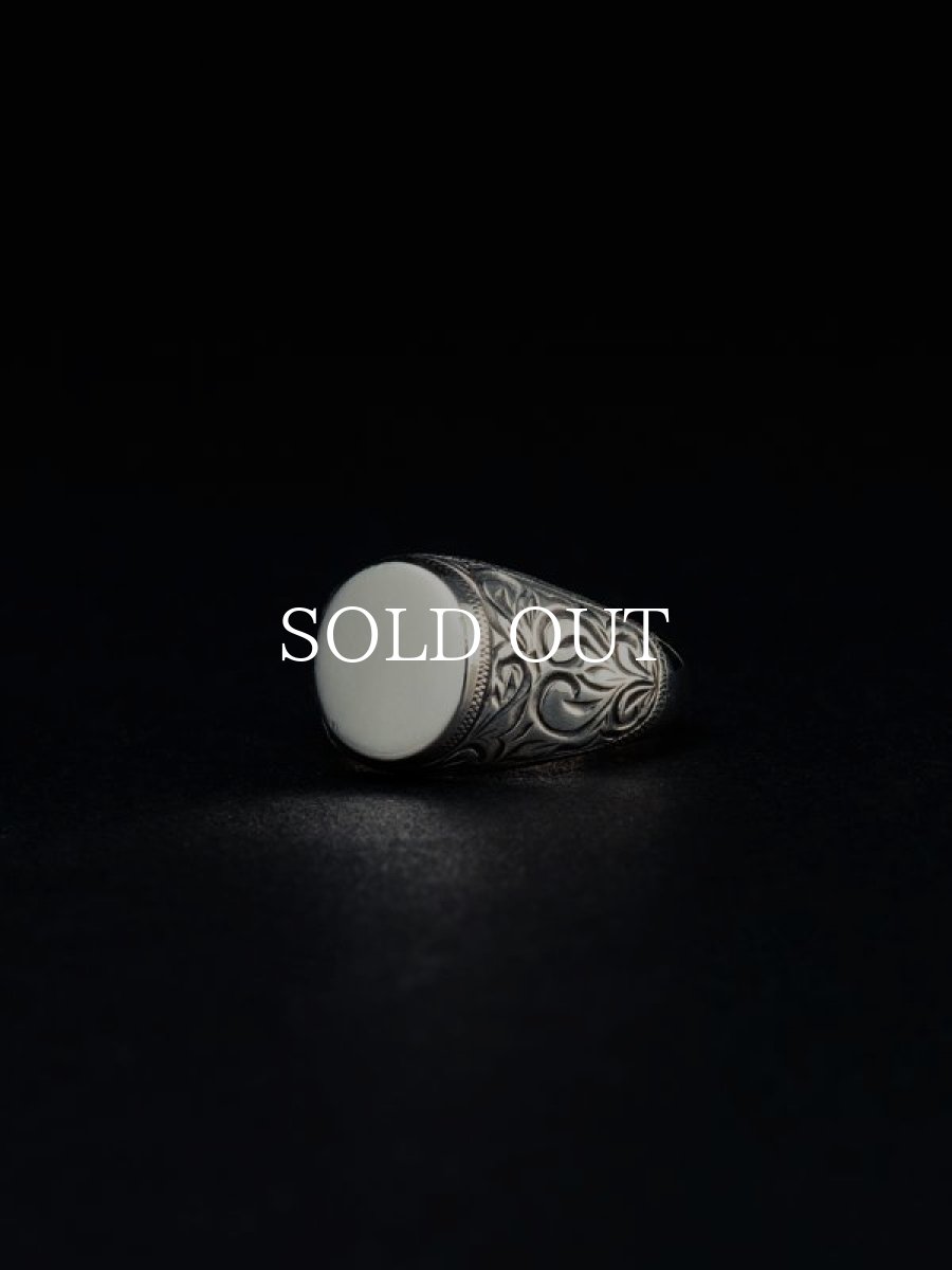 画像1: ANTIDOTE BUYERS CLUB  Signet Engraved Ring (Silver) (1)