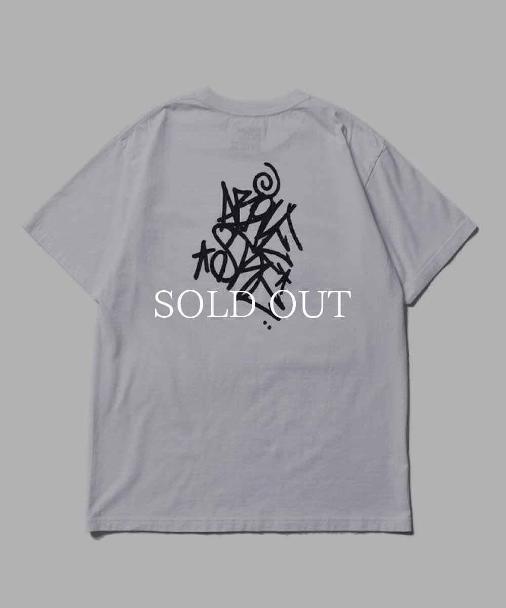 画像2: MINEDENIM  Stie-lo × Davide Sorrenti Jicky in the Bathroom T-SH (WHT) (2)