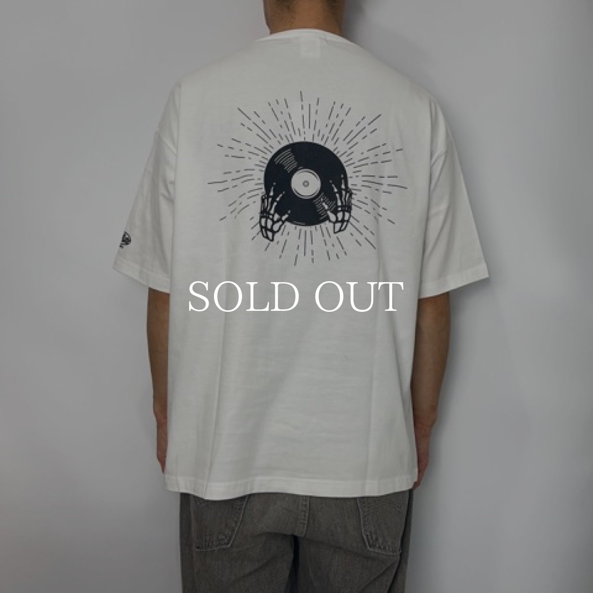 画像4: CUTRATE  SKULL RECORD LOGO DROPSHOULDER S/S T-SHIRT (WHITE) (4)