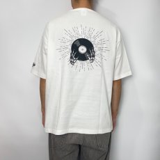 画像4: CUTRATE  SKULL RECORD LOGO DROPSHOULDER S/S T-SHIRT (WHITE) (4)