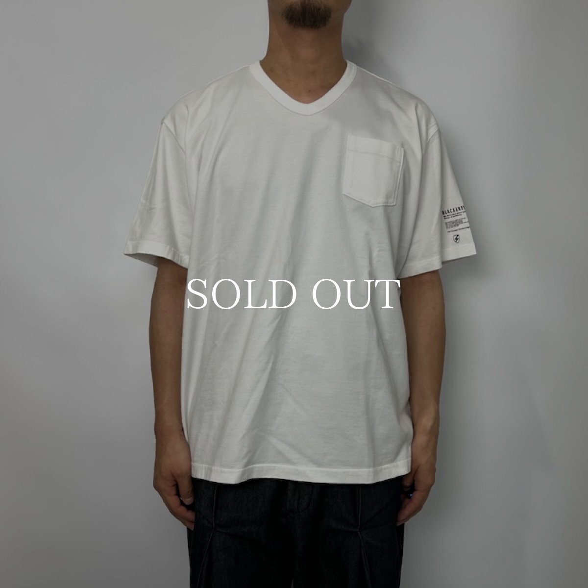 画像4: RATS  V- NECK POCKET TEE REGULAR SILHOUETTE (WHITE) (4)