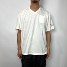 画像4: RATS  V- NECK POCKET TEE REGULAR SILHOUETTE (WHITE) (4)