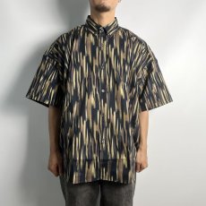 画像2: CALEE  Brush handle pattern over silhouette S/S shirt (Black.Green) (2)