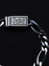 画像2: ANTIDOTE BUYERS CLUB   Engraved Box Clasp Figaro Bracelet (Silver) (2)