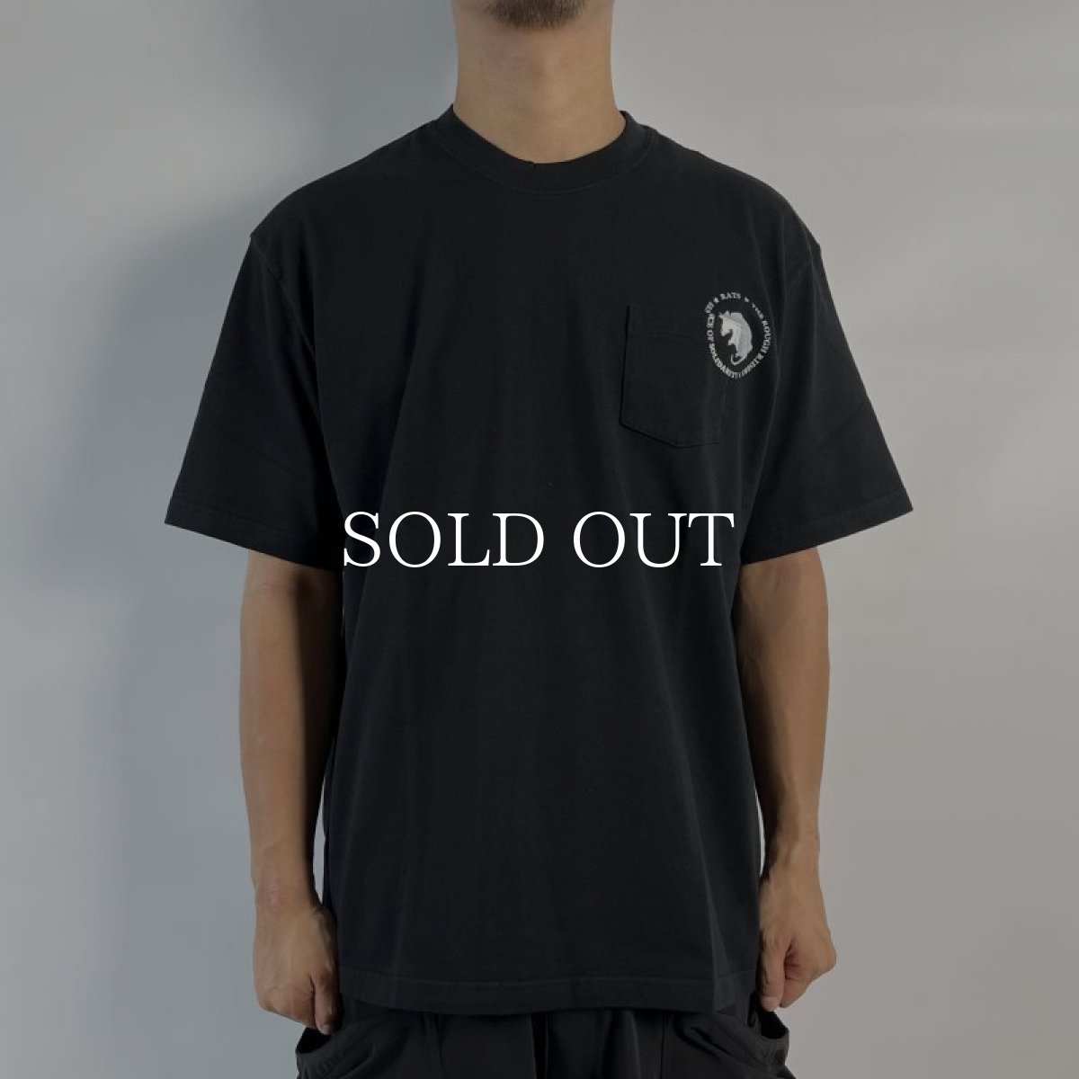 画像2: RATS  CIRCLE POCKET TEE (BLACK) (2)