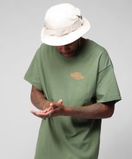 画像7: LFYT  VACATION CLUB HAMPTON TOUR TEE (OLIVE) (7)