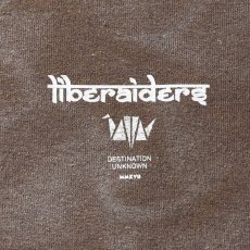 画像4: Liberaiders  LR SLEEVE LOGO VINTAGE CREWNECK (BROWN) (4)