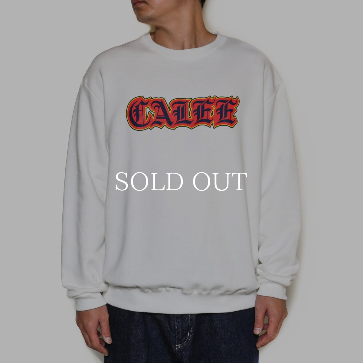 画像2: CALEE  OLD ENGLISH LOGO CREW NECK SW (WHITE) (2)