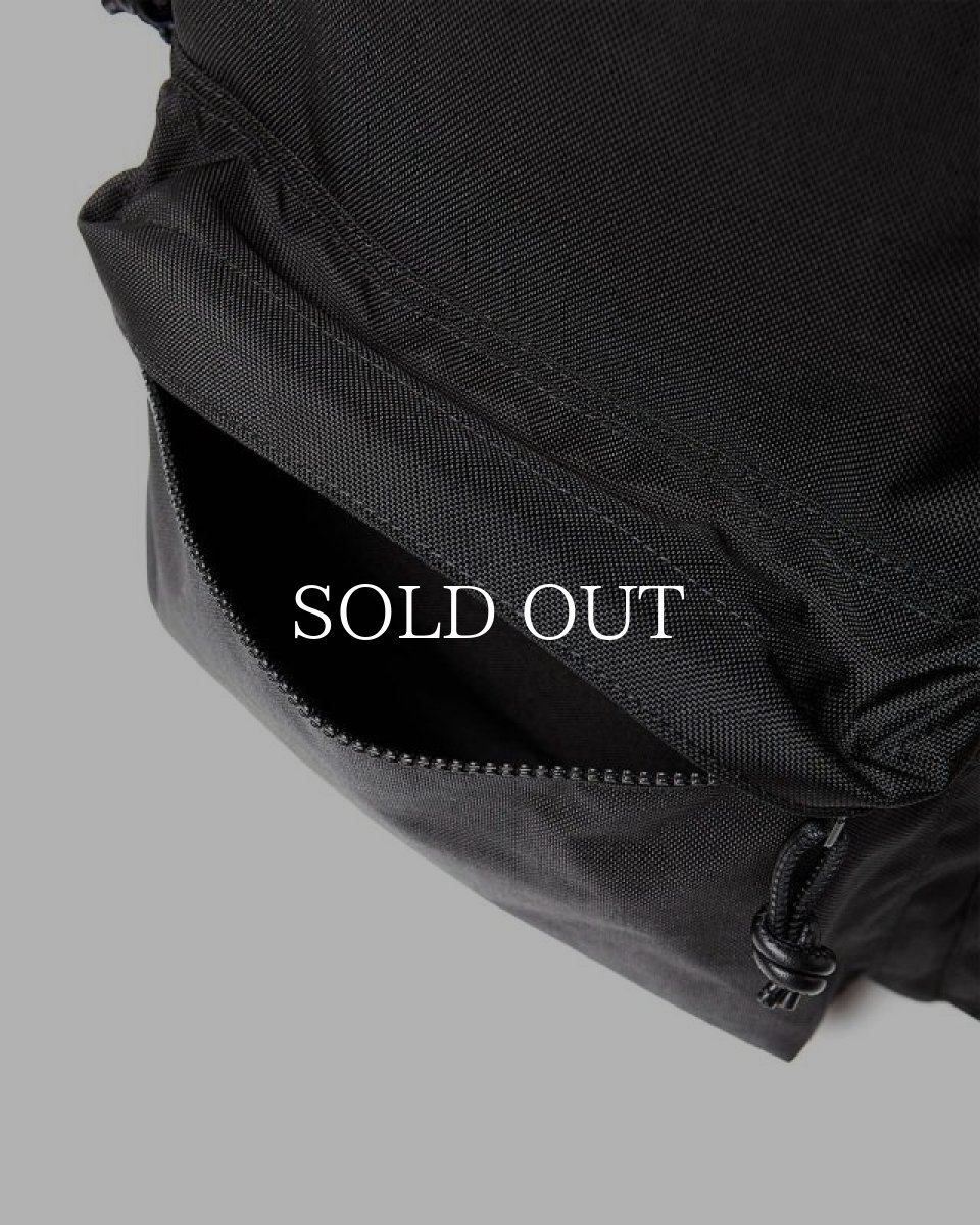 画像5: hobo  EVERYDAY BACKPACK NYLON OXFORD with COW LEATHER (BLACK) (5)