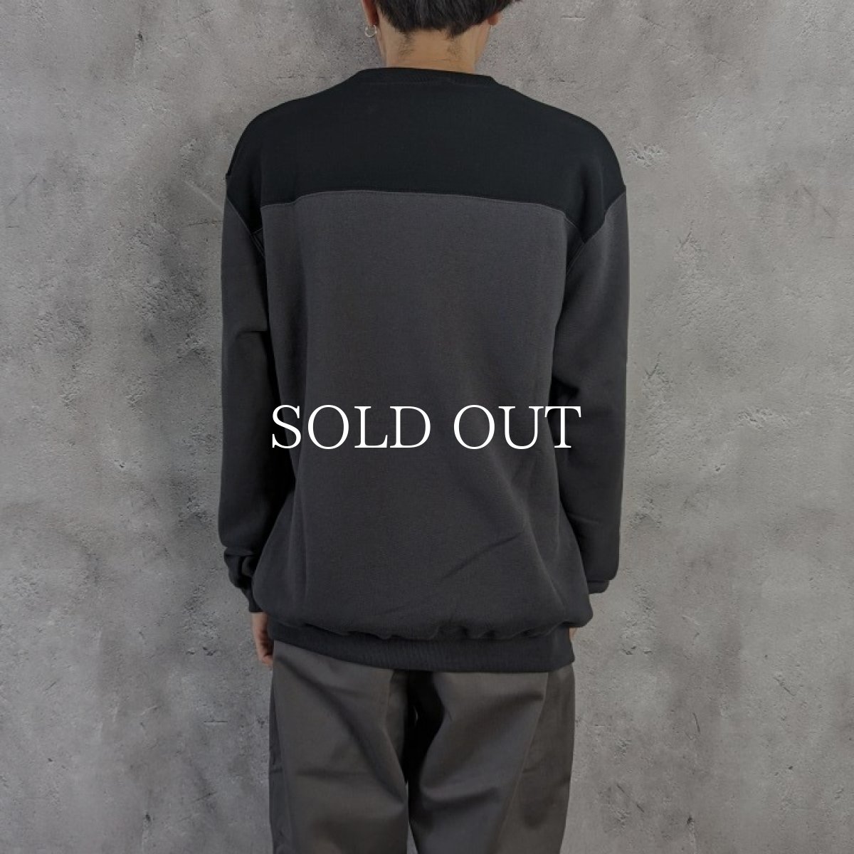 画像3: CALEE  EMBROIDERY BICOLOR CREW NECK SW (OLIVE / BEIGE) (3)