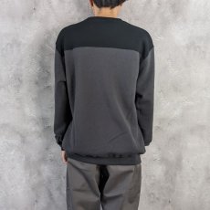 画像3: CALEE  EMBROIDERY BICOLOR CREW NECK SW (OLIVE / BEIGE) (3)