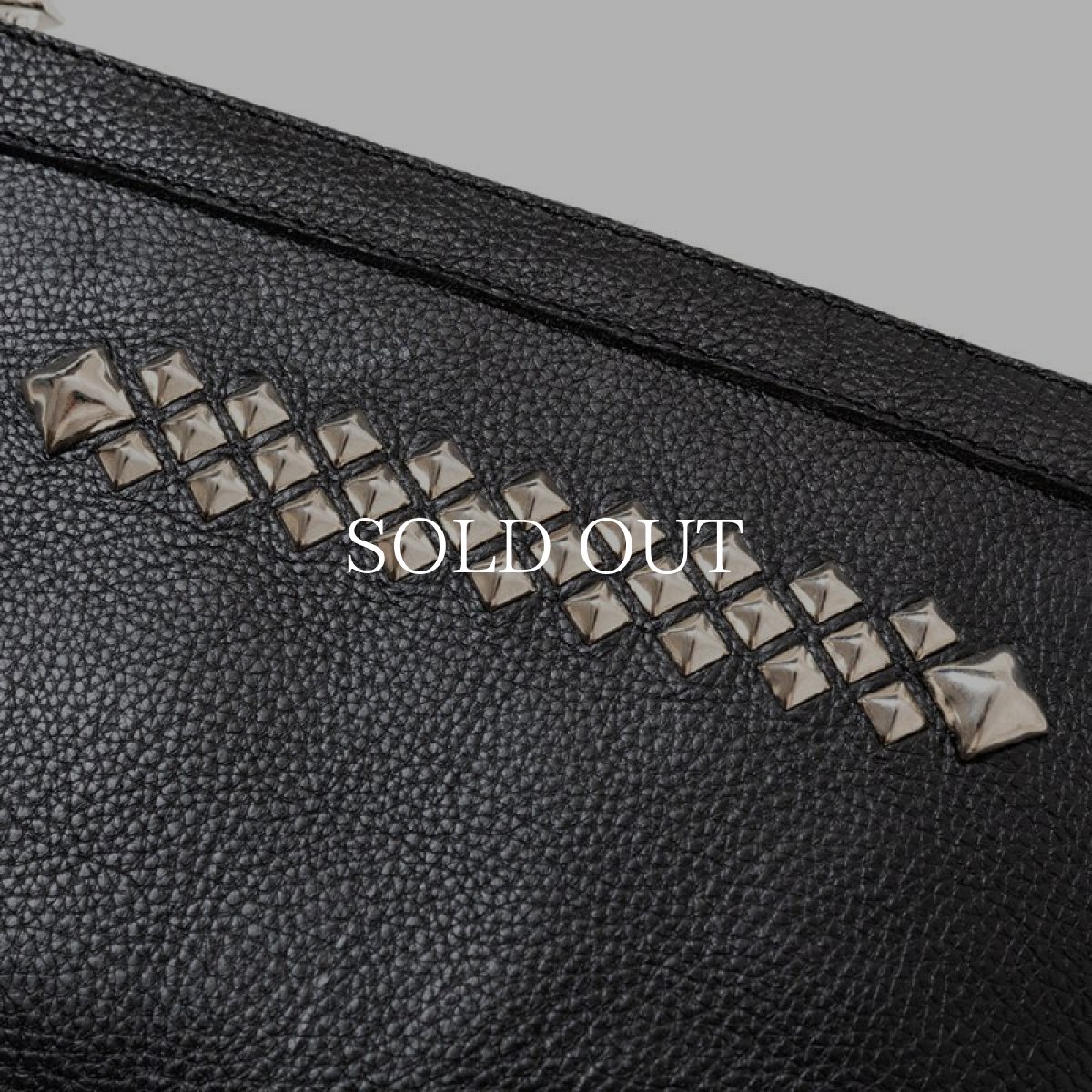 画像3: CALEE  STUDS LEATHER BODY BAG (BLACK) (3)