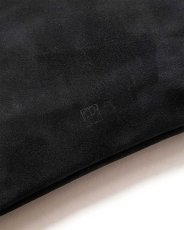 画像2: hobo  SHOULDER POUCH COW SUEDE (BLACK) (2)