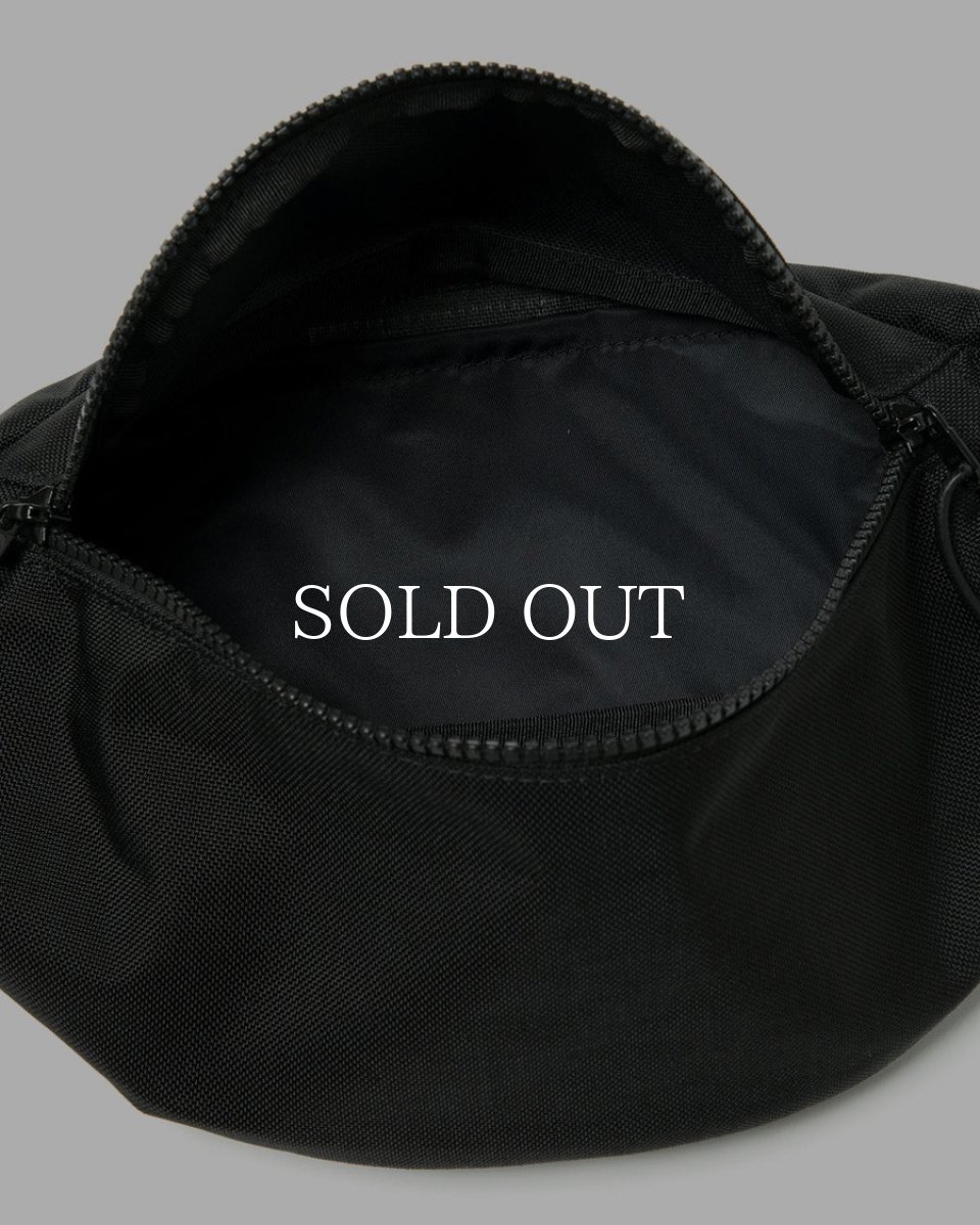 画像2: hobo  WAIST POUCH NYLON OXFORD with COW LEATHER (BLACK) (2)