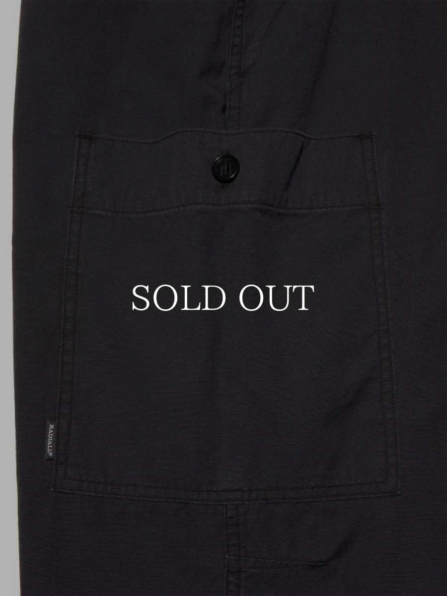 画像4: RADIALL  CLAN - WIDE FIT CARGO PANTS (Black) (4)