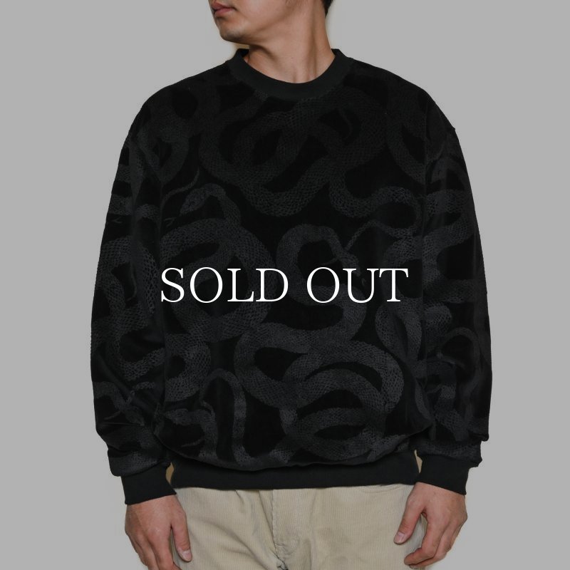 CALEE ALLOVER SNAKE PATTERN VELOUR CREW NECK SH CL-23AW065 公式通販