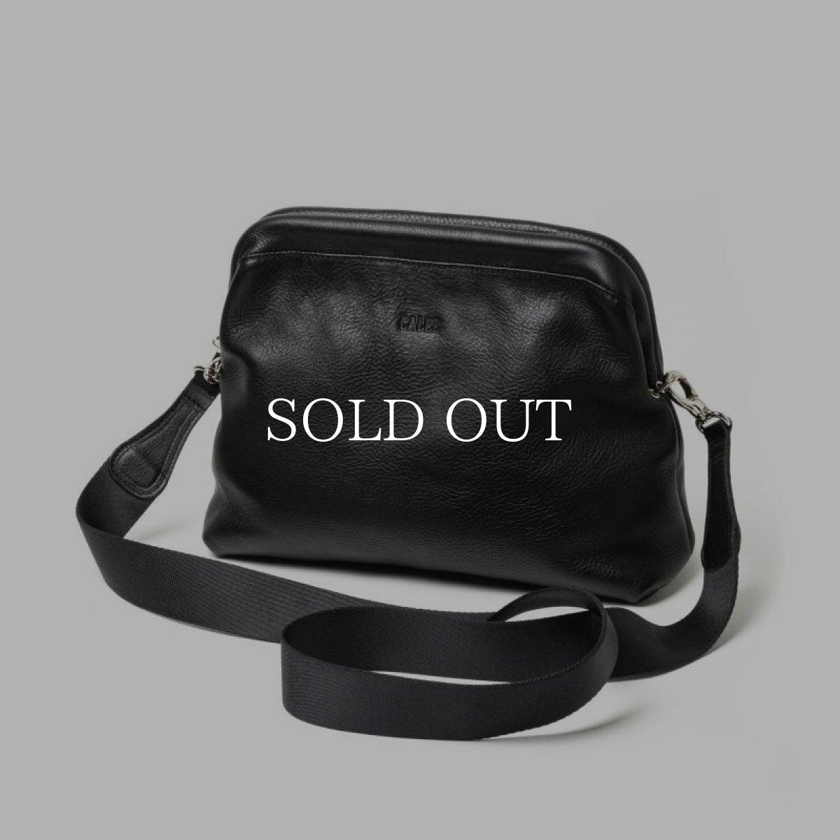 画像2: CALEE  STUDS LEATHER SHOULDER BAG (2)