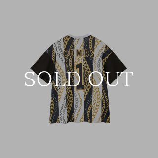 サイズM【新品】MAGIC STICK 24SS UMBROコラボ Tシャツ MAGIC STICK ENTERTAINMENT / SPECIAL SOCCER JERSEY by UMBRO