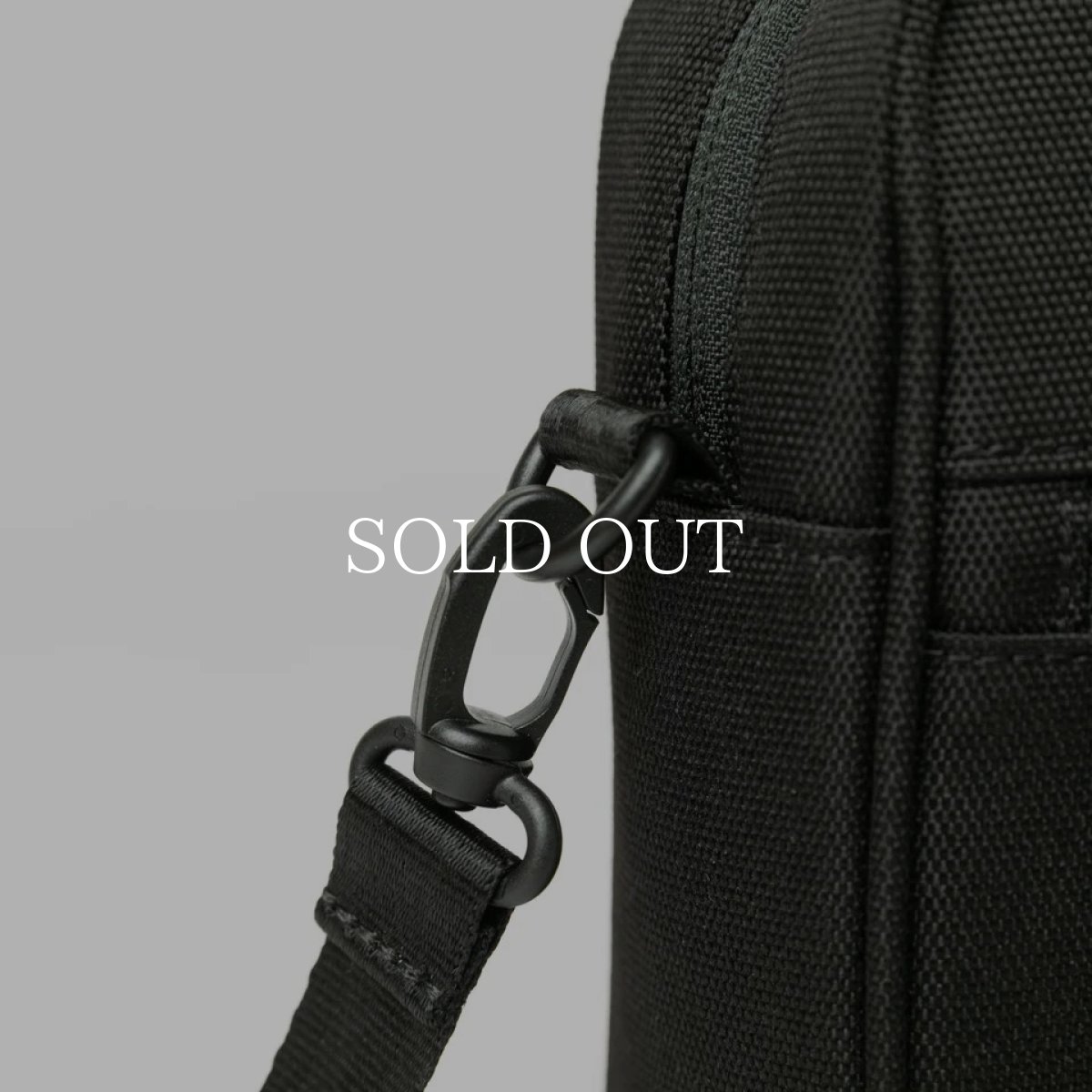 画像12: NEW ERA  スクエア ショルダーポーチ 1.5L ボックスロゴ ブラック (12)