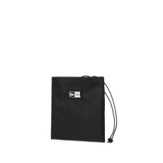 画像1: NEW ERA  フラット ネックポーチ 0.6L ボックスロゴ ブラック (1)
