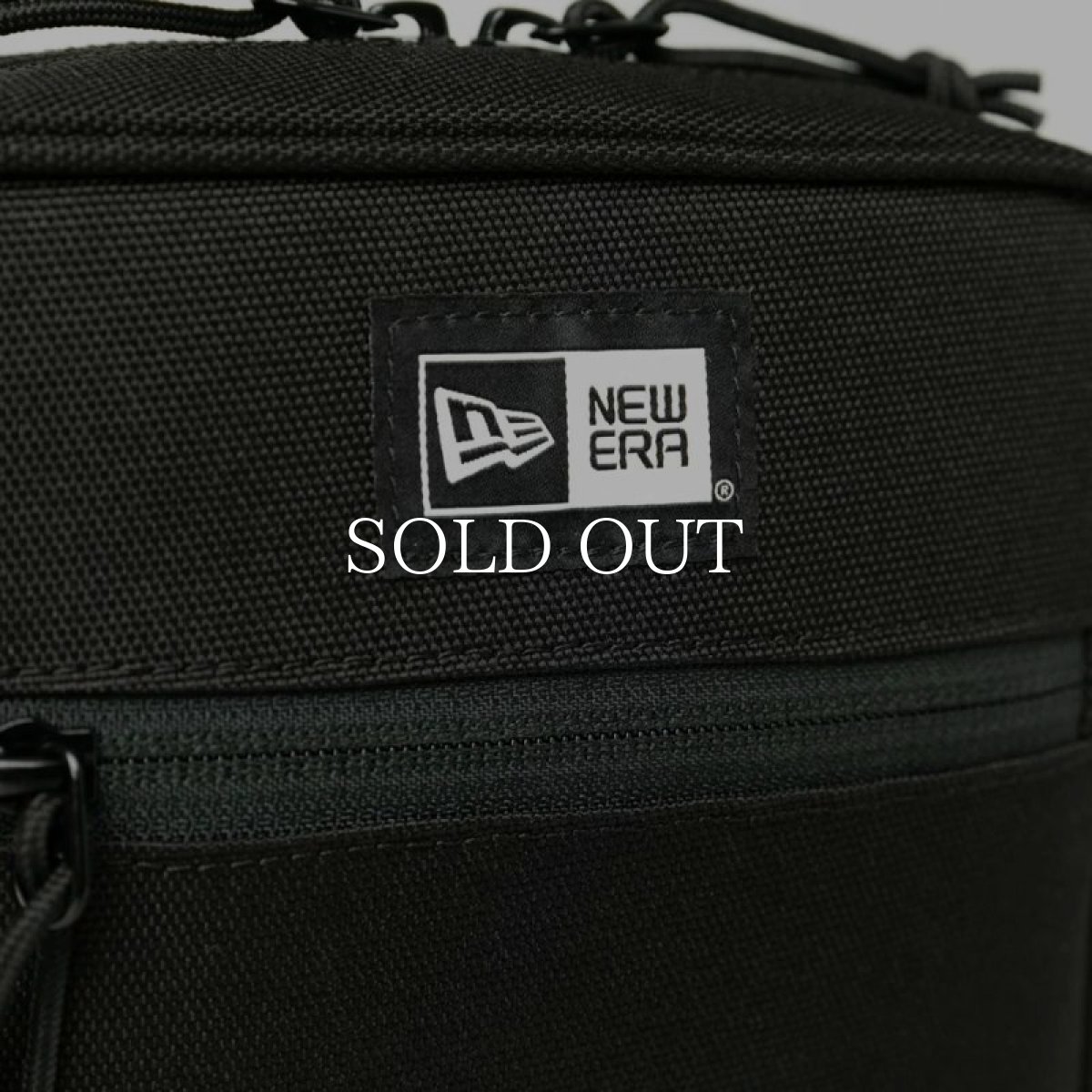 画像11: NEW ERA  スクエア ショルダーポーチ 1.5L ボックスロゴ ブラック (11)