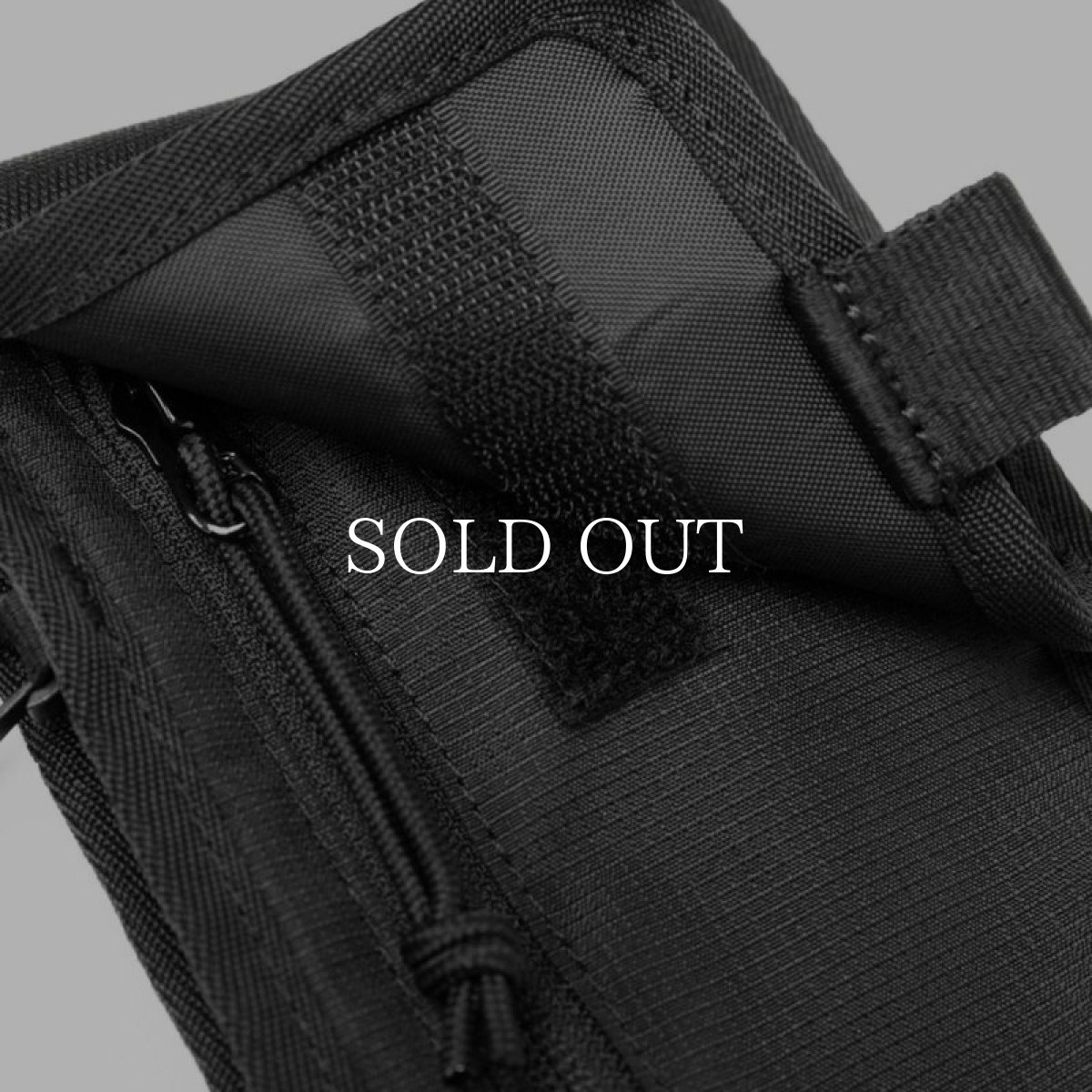 画像10: NEW ERA  ネックポーチ 0.3L ボックスロゴ ブラック (10)