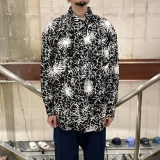 画像9: CALEE  BATIK PATTERN OVER SHILHOUETTE L/S SH (9)