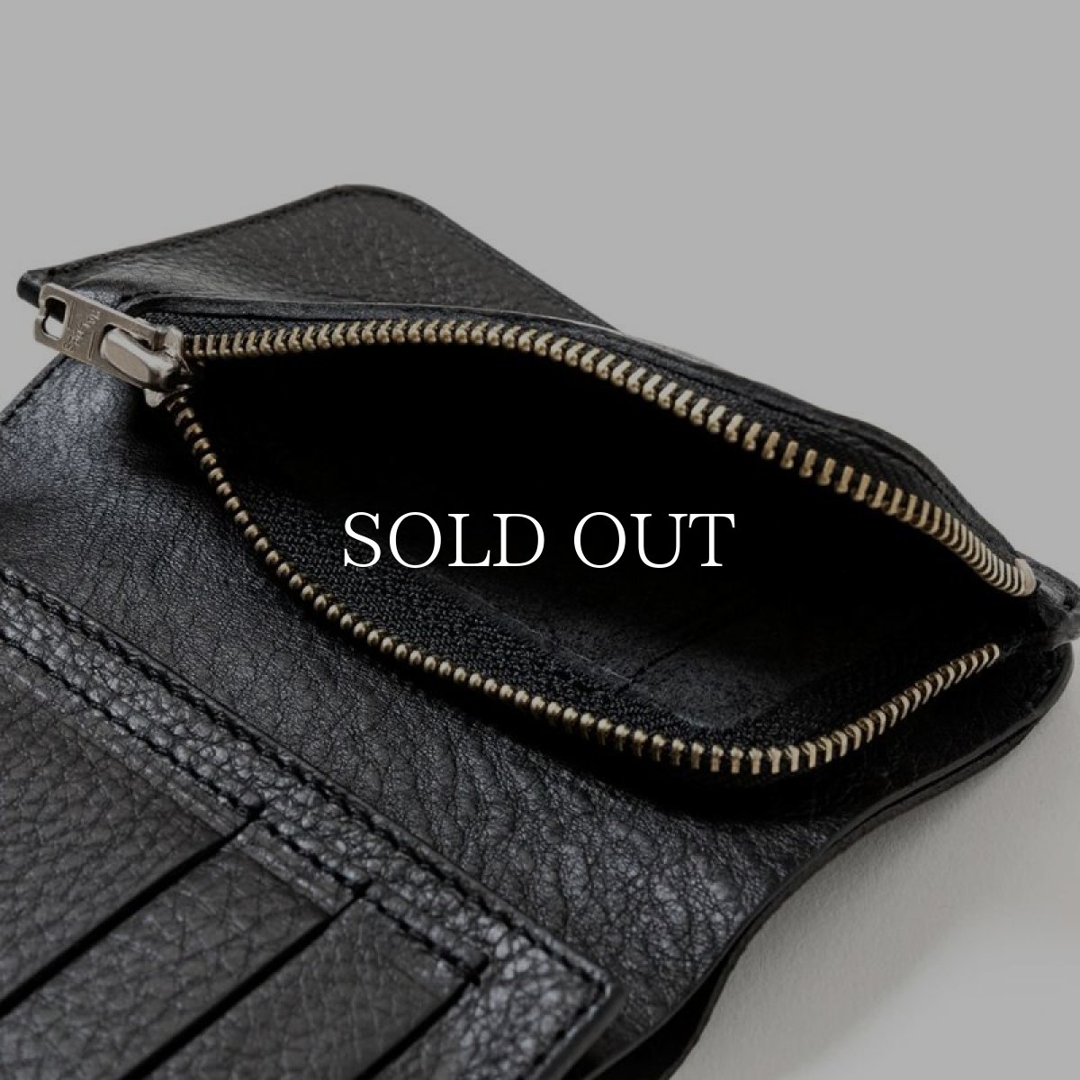 画像8: CALEE  PLANE LEATHER FLAP HALF WALLET (8)