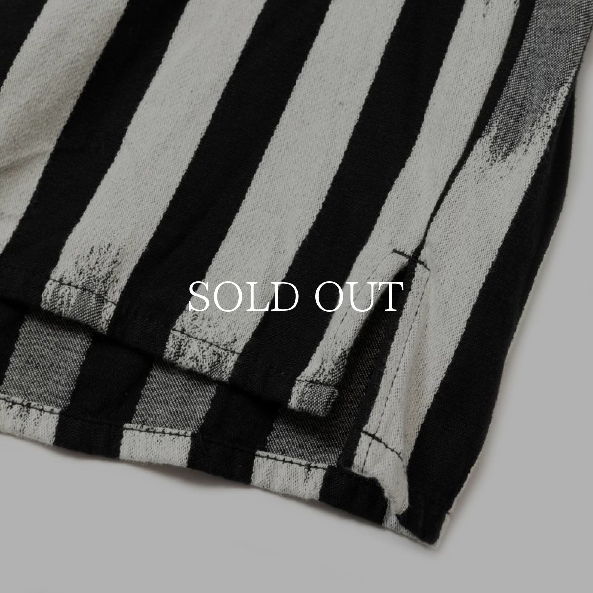 画像4: CALEE  KASURI STRIPE JACQUARD KEY NECK WIDE SHILLHOUETTE SH (4)