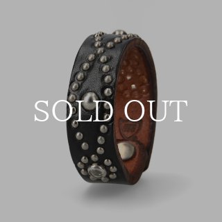 HTC 定番ブラックスタッズ付きバングル HTC Bracelet #D-Style Studs Stone OTZAN180 公式通販