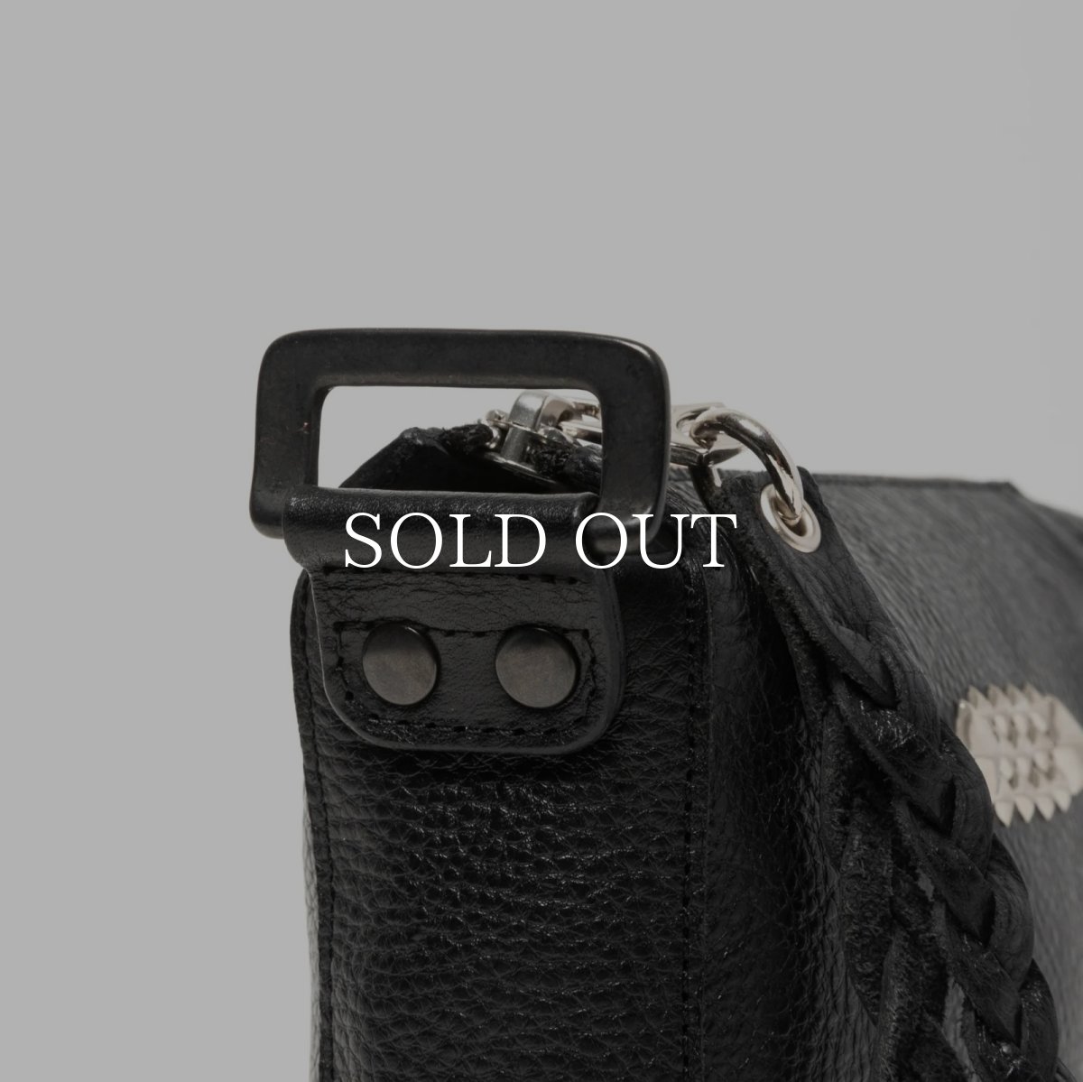 画像4: CALEE  STUDS LEATHER MULTI POUCH (4)