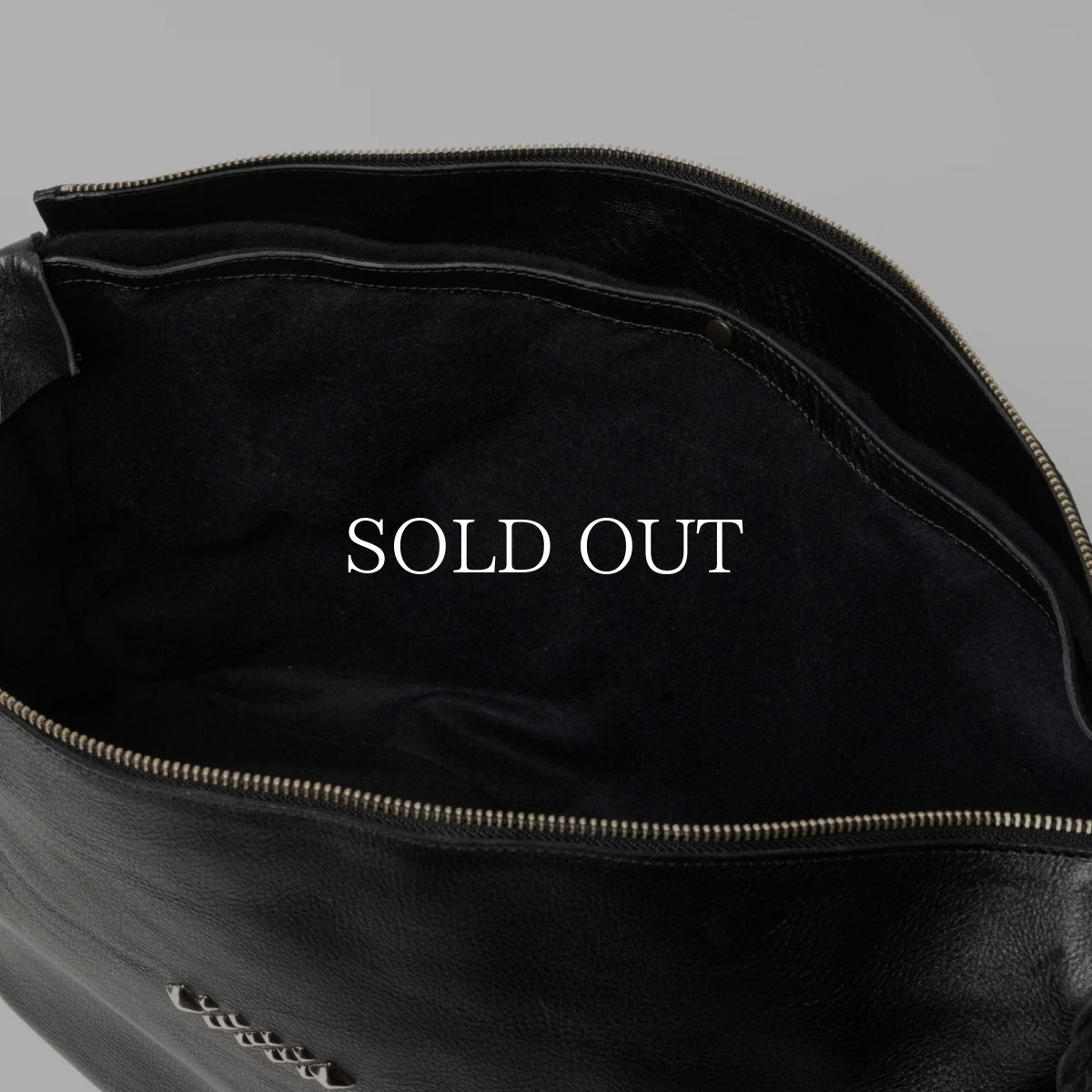 画像8: CALEE  STUDS LEATHER SHOULDER BAG ＜LARGE＞ (8)