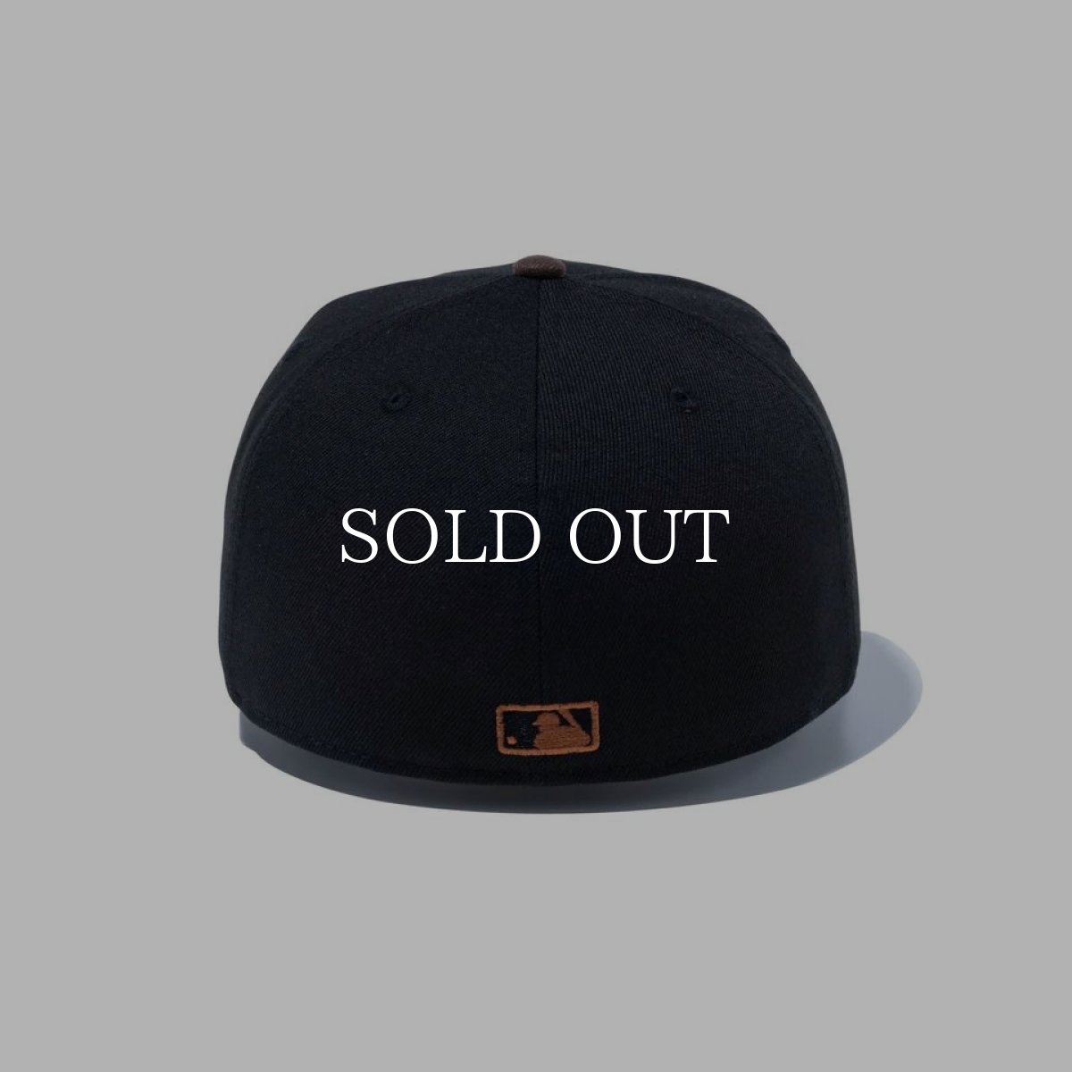 画像2: NEW ERA  59FIFTY St. Valentine's Day サンディエゴ・パドレス ブラック/ウォルナット レイヤードバイザー (2)