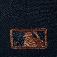 画像8: NEW ERA  59FIFTY St. Valentine's Day サンディエゴ・パドレス ブラック/ウォルナット レイヤードバイザー (8)