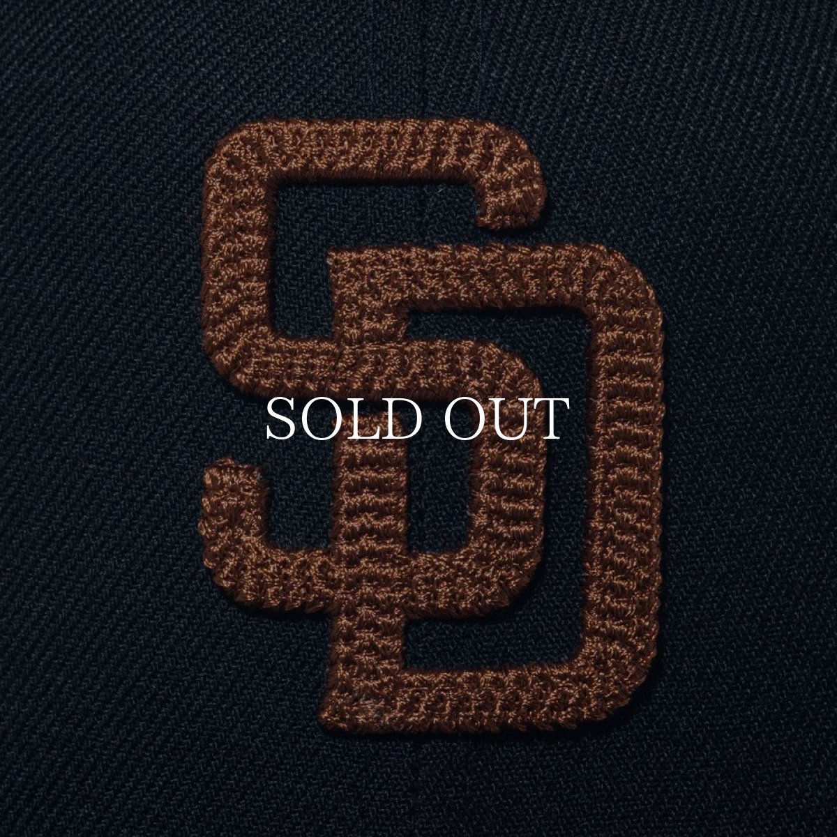 画像7: NEW ERA  59FIFTY St. Valentine's Day サンディエゴ・パドレス ブラック/ウォルナット レイヤードバイザー (7)