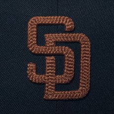 画像7: NEW ERA  59FIFTY St. Valentine's Day サンディエゴ・パドレス ブラック/ウォルナット レイヤードバイザー (7)
