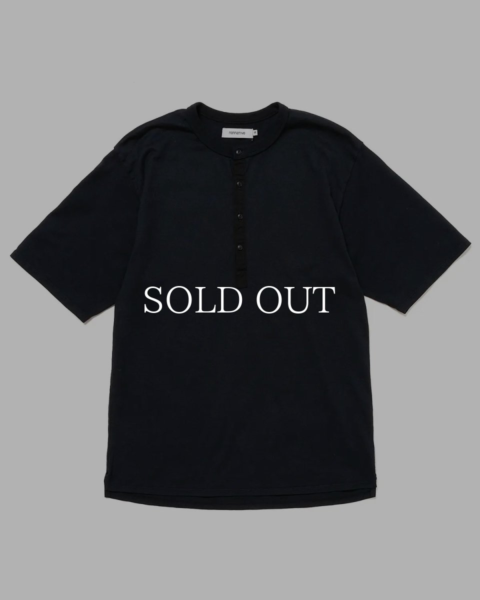 画像2: nonnative  DWELLER S/S HENLEY NECK TEE COTTON JERSEY OVERDYED (2)