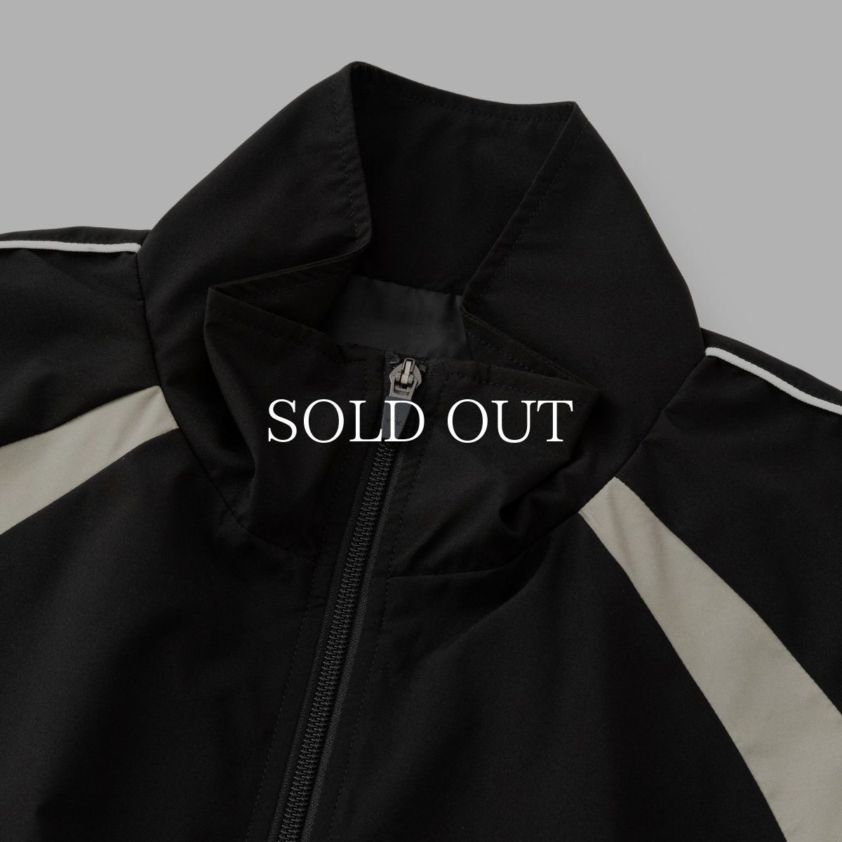 画像3: CALEE  × NEWERA®︎ CALEE LOGO OVERSIZED PIPING TRACK JACKET <EXCLUSIVE> (3)