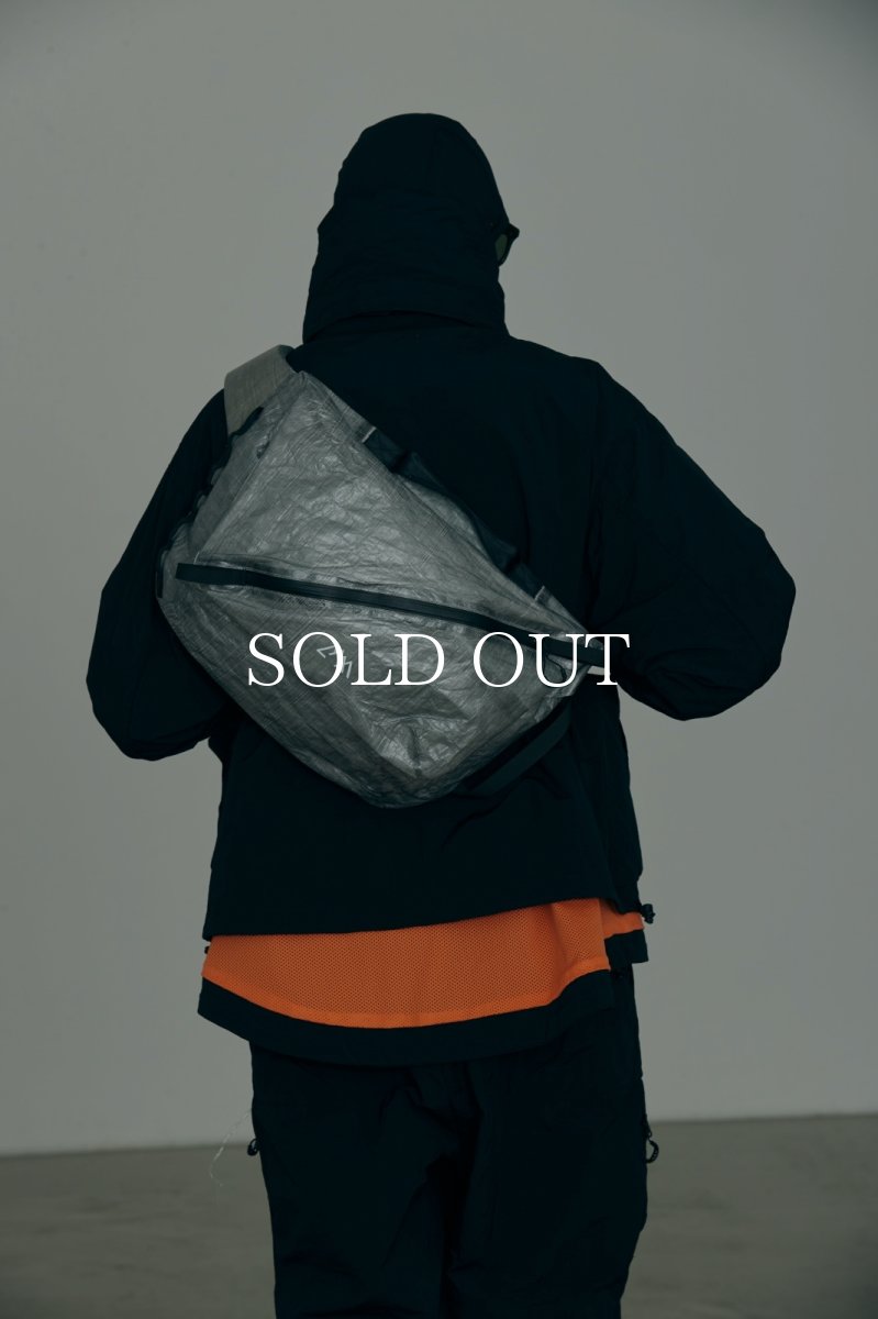 画像2: CMF OUTDOOR GARMENT  MESSENGER BAG DYNEEMA (2)
