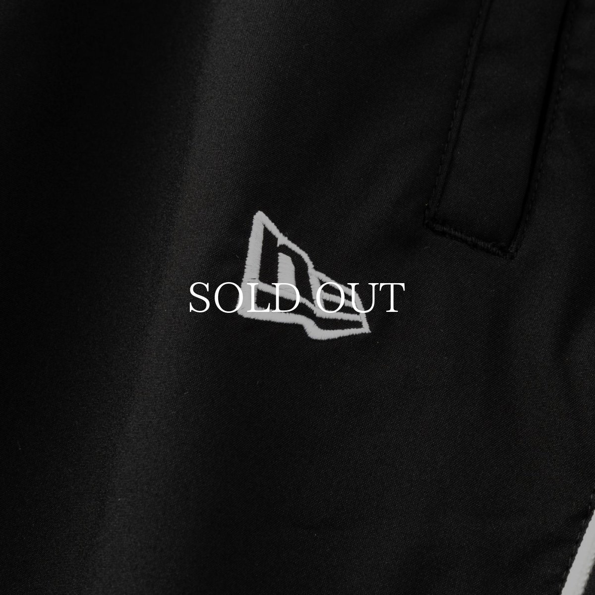 画像5: CALEE  × NEWERA®︎ CALEE LOGO OVERSIZED PIPING TRACK PANTS <EXCLUSIVE> (5)