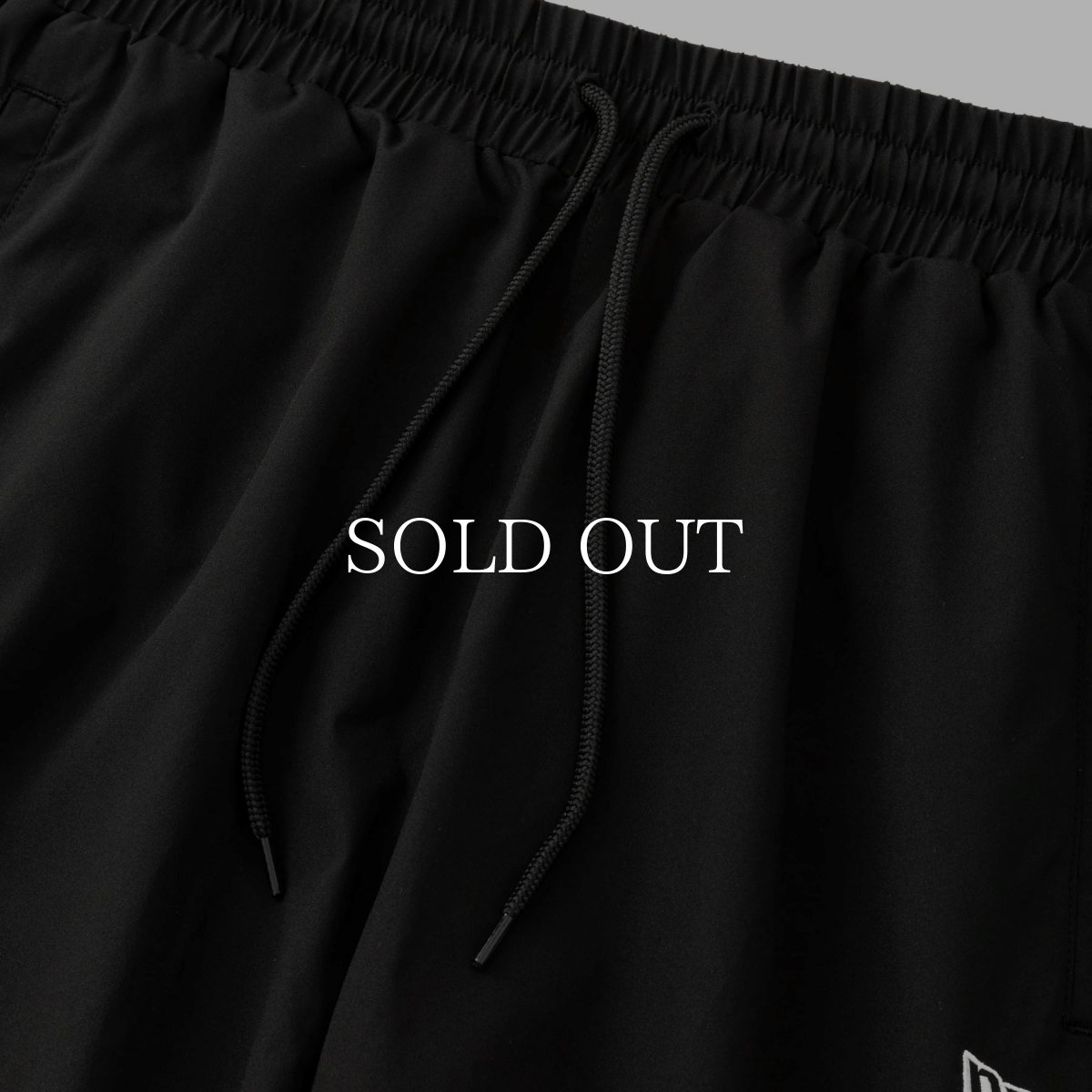 画像3: CALEE  × NEWERA®︎ CALEE LOGO OVERSIZED PIPING TRACK PANTS <EXCLUSIVE> (3)