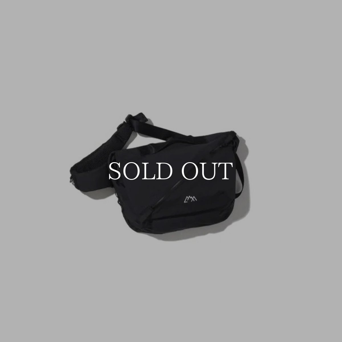 画像1: CMF OUTDOOR GARMENT  MESSENGER BAG SMOOTH NYLON (1)