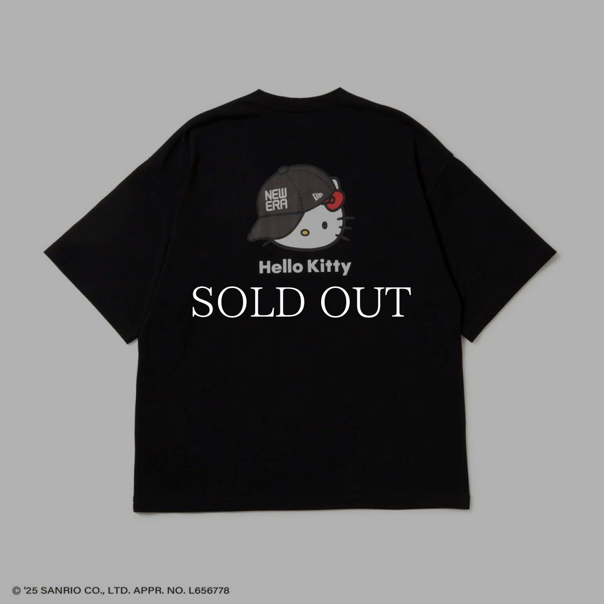 画像5: NEW ERA  半袖 オーバーサイズド コットン Tシャツ HELLO KITTY キャップ ブラック (5)