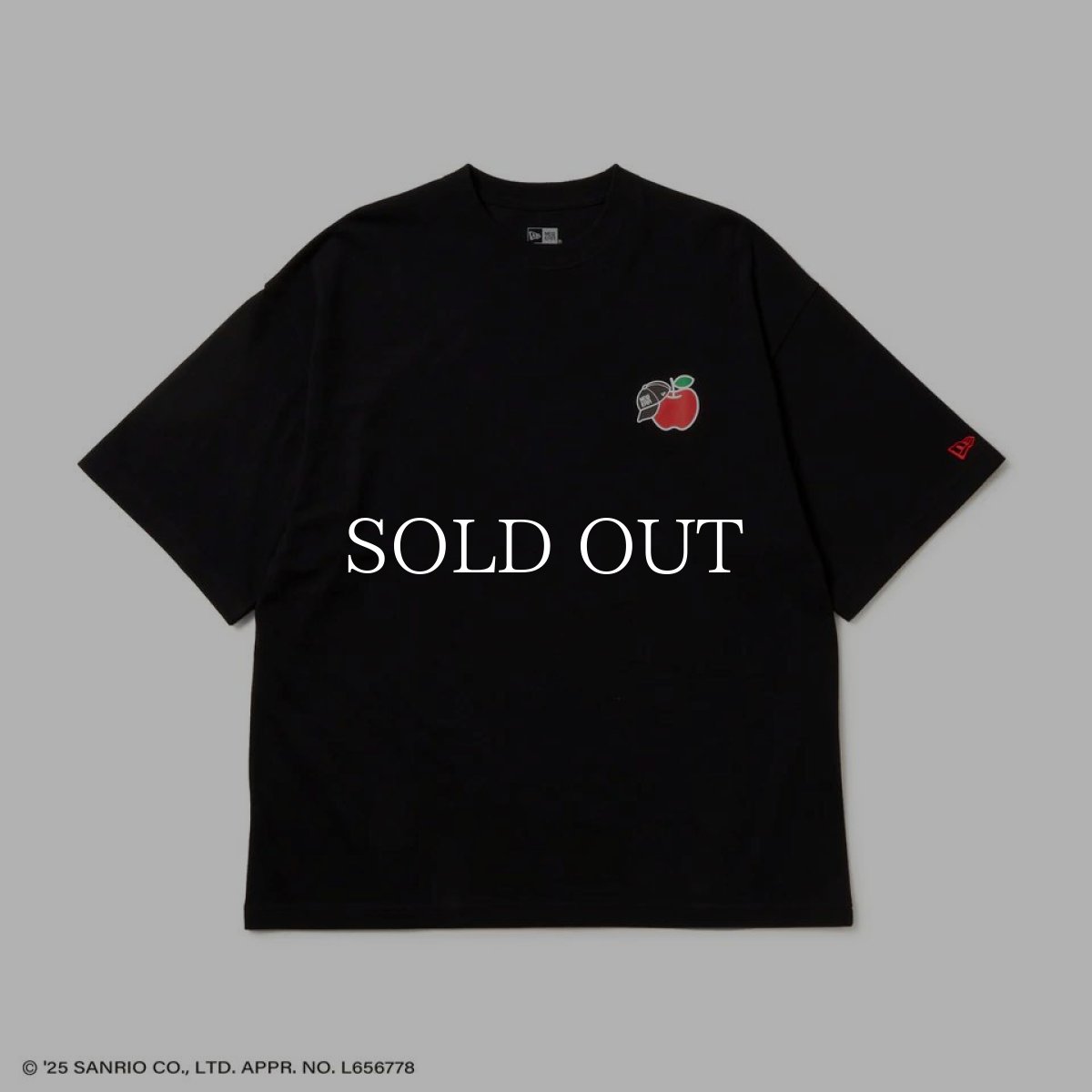 画像4: NEW ERA  半袖 オーバーサイズド コットン Tシャツ HELLO KITTY キャップ ブラック (4)