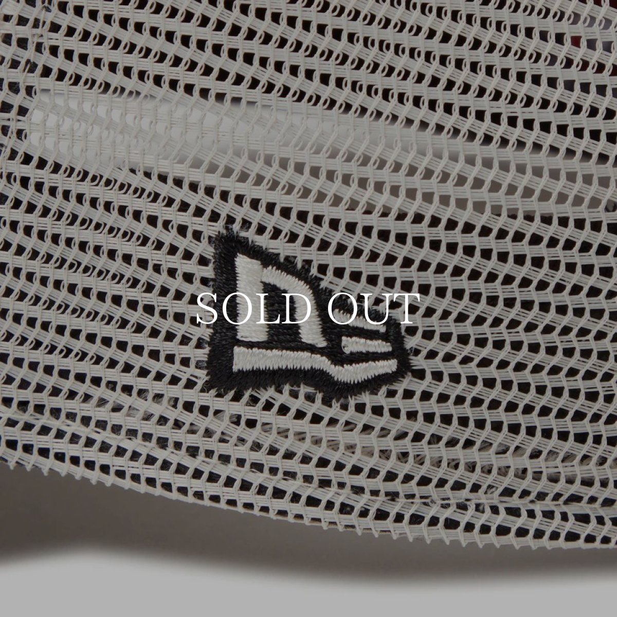 画像6: NEW ERA  9FORTY A-Frame トラッカー MLB Typewriter ニューヨーク・ヤンキース ブラック/クロームホワイト (6)