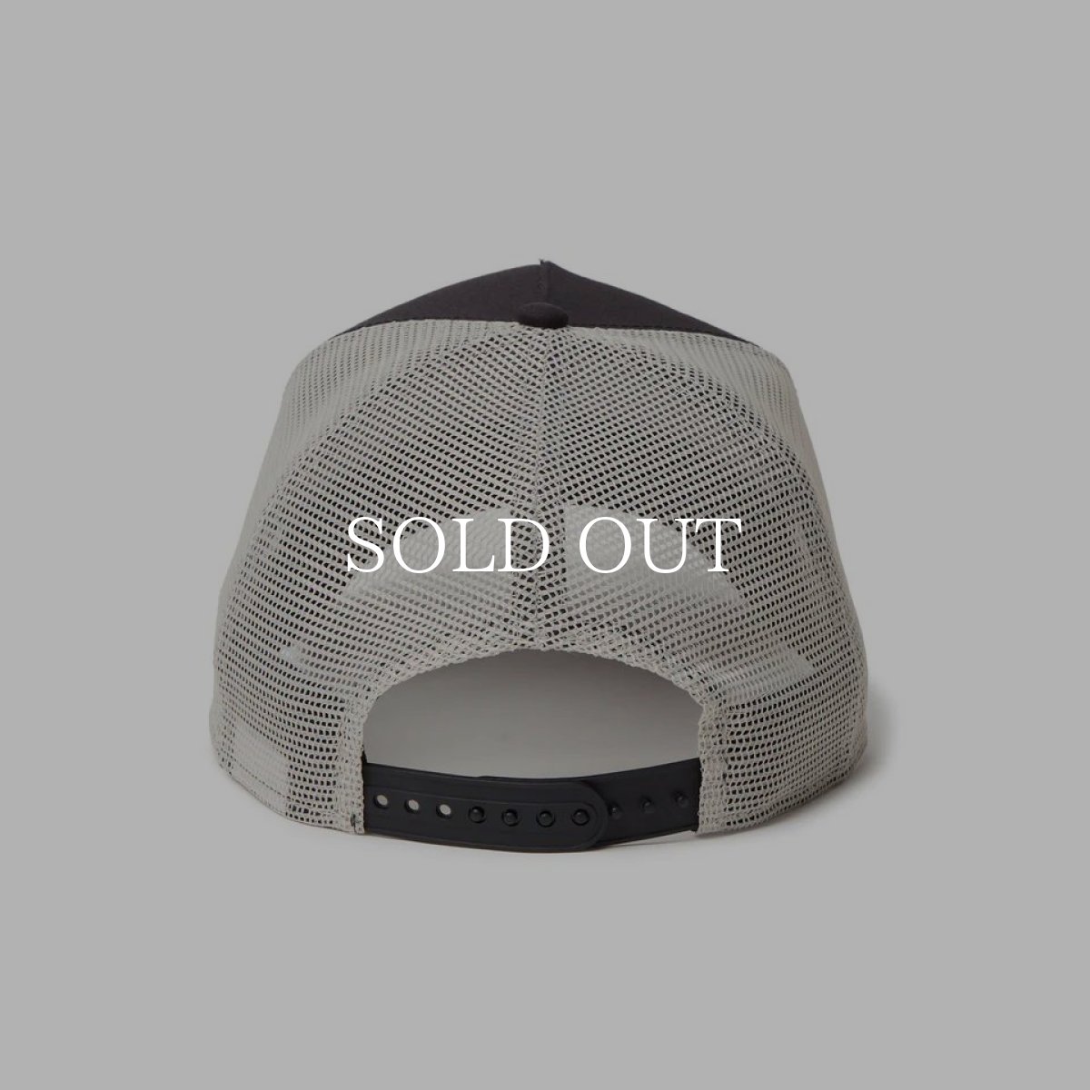 画像4: NEW ERA  9FORTY A-Frame トラッカー MLB Typewriter ニューヨーク・ヤンキース ブラック/クロームホワイト (4)