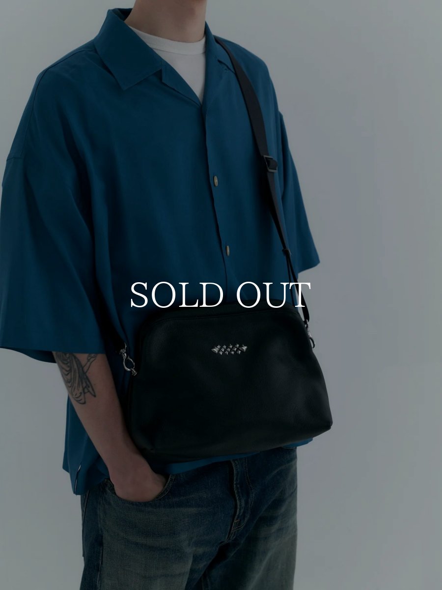 画像8: CALEE  STUDS LEATHER SHOULDER BAG ＜INTERNAL FLEX FRAME TYPE＞ (8)