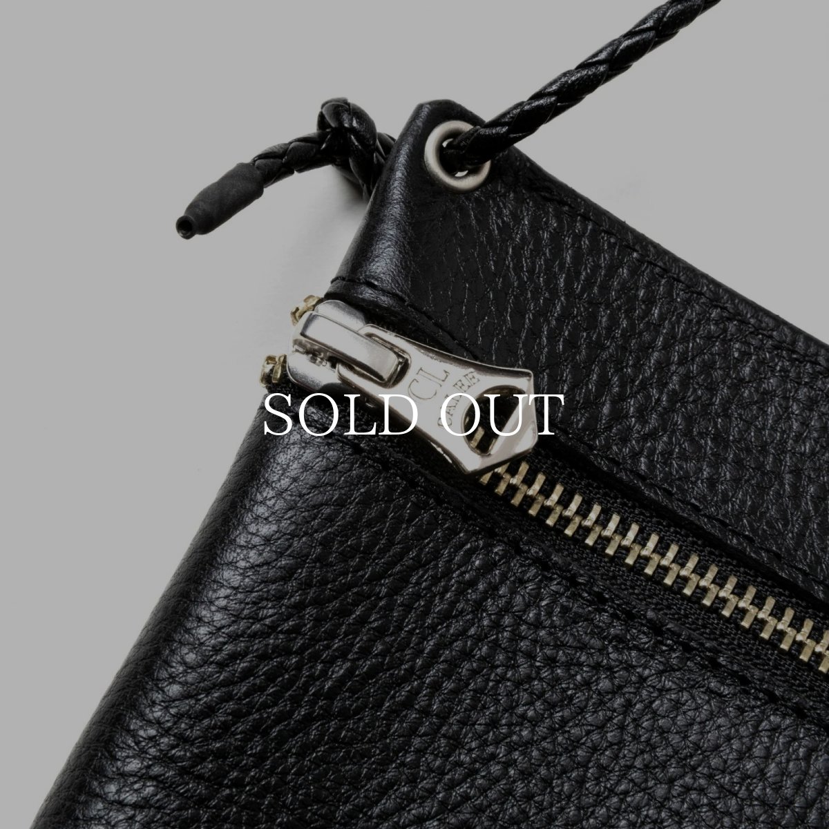 画像4: CALEE  STUDS LEATHER ZIP SACOCHE (4)